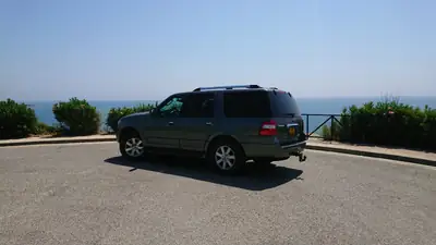 Ford Expedition — Grand SUV 7 places, seulement 50'000 km, sans accident — dashboard