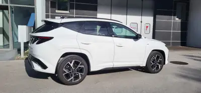 Hyundai Tucson 1.6 T-GDi N-Line 4WD — SUV hybride léger, 8 900 km seulement — Innenraum