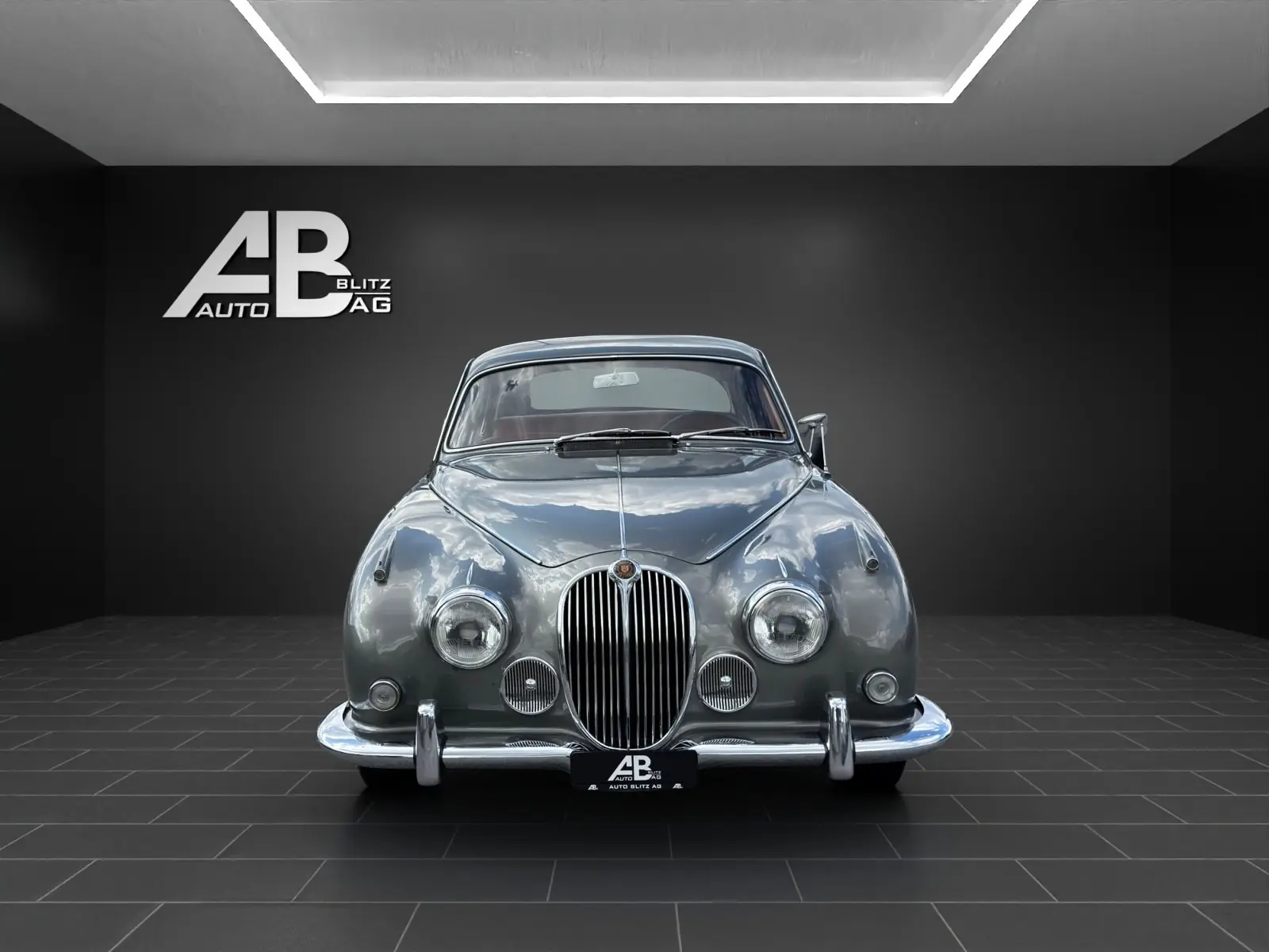 Jaguar MK2 240 Overdrive 1968 — Chef-d'œuvre britannique, 29'000 km d'origine