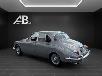 Jaguar MK2 240 Overdrive 1968 — Chef-d'œuvre britannique, 29'000 km d'origine — arrière