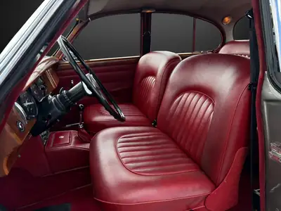 Jaguar MK2 240 Overdrive 1968 — Chef-d'œuvre britannique, 29'000 km d'origine — Miniature 7