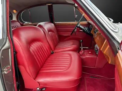 Jaguar MK2 240 Overdrive 1968 — Chef-d'œuvre britannique, 29'000 km d'origine — Miniature 9