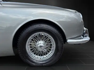 Jaguar MK2 240 Overdrive 1968 — Chef-d'œuvre britannique, 29'000 km d'origine — Miniature 13