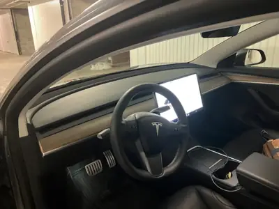 Tesla Model 3 Performance Dual Motor AWD — Électrique haute performance, batterie 92%, garantie jusqu'en 2029 — tableau de bord