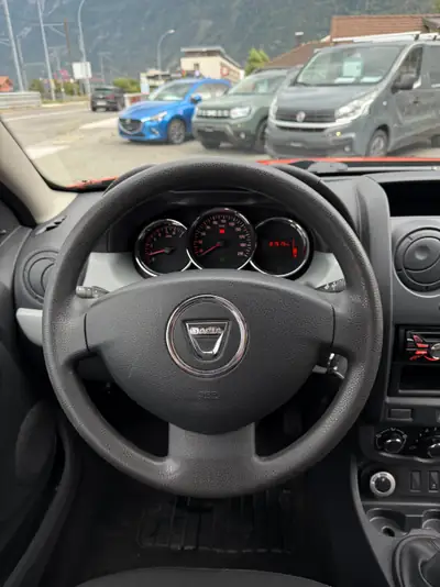 Dacia Duster 1.6 4×4 — SUV compact robuste, 4 roues motrices, sans accident — Miniature 11