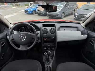 Dacia Duster 1.6 4×4 — SUV compact robuste, 4 roues motrices, sans accident — Miniature 10