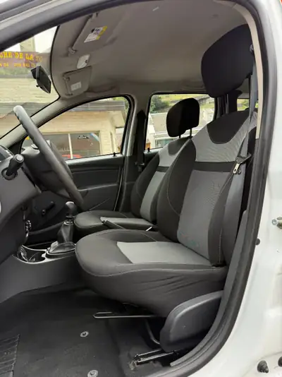 Dacia Duster 1.6 4×4 — SUV compact robuste, 4 roues motrices, sans accident — Miniature 14