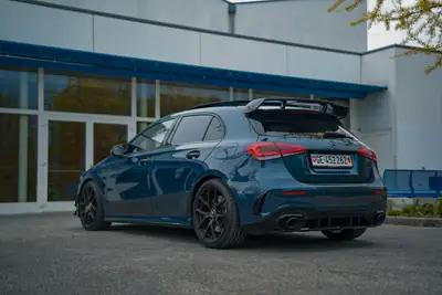 Mercedes-Benz A 35 AMG 4matic — Berline sportive haute performance, 80'000 km — vista posteriore