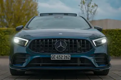 Mercedes-Benz A 35 AMG 4matic — Berline sportive haute performance, 80'000 km — fianco