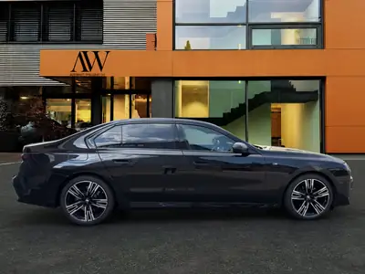 BMW 740d xDrive 2025 — Berline de prestige hybride diesel, 22'000 km, Service inclus — détail