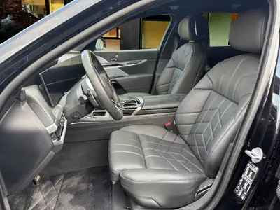 BMW 740d xDrive 2025 — Berline de prestige hybride diesel, 22'000 km, Service inclus — Miniature 8