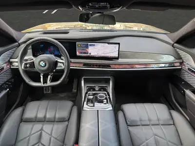 BMW 740d xDrive 2025 — Berline de prestige hybride diesel, 22'000 km, Service inclus — Miniature 9