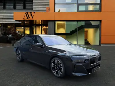 BMW 740d xDrive 2025 — Berline de prestige hybride diesel, 22'000 km, Service inclus — Miniature 7