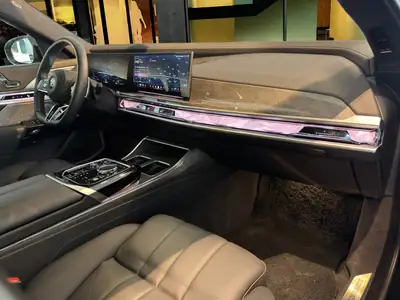 BMW 740d xDrive 2025 — Berline de prestige hybride diesel, 22'000 km, Service inclus — Miniature 11