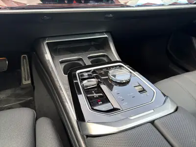 BMW 740d xDrive 2025 — Berline de prestige hybride diesel, 22'000 km, Service inclus — Miniature 13