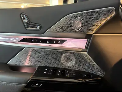 BMW 740d xDrive 2025 — Berline de prestige hybride diesel, 22'000 km, Service inclus — Miniature 16