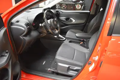 Toyota Yaris 1.5 Comfort e-CVT — Citadine hybride économe, 94'000 km seulement — tableau de bord