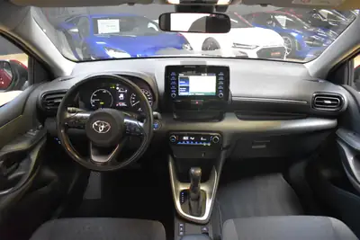 Toyota Yaris 1.5 Comfort e-CVT — Citadine hybride économe, 94'000 km seulement — Miniature 8