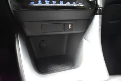 Toyota Yaris 1.5 Comfort e-CVT — Citadine hybride économe, 94'000 km seulement — Miniature 25