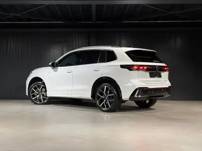 VW Tiguan 2.0 TDI R-Line — SUV premium cuir intégral, technologie IQ Drive — côté