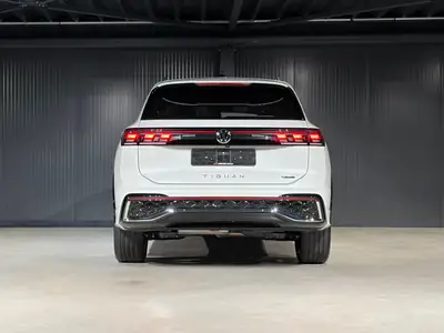 VW Tiguan 2.0 TDI R-Line — SUV premium cuir intégral, technologie IQ Drive — détail