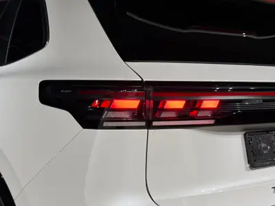 VW Tiguan 2.0 TDI R-Line — SUV premium cuir intégral, technologie IQ Drive — Miniature 26