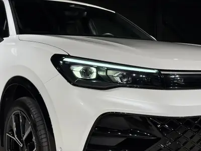 VW Tiguan 2.0 TDI R-Line — SUV premium cuir intégral, technologie IQ Drive — Miniature 25