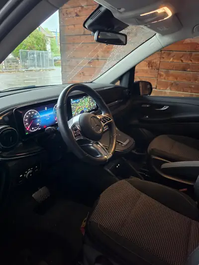 Mercedes-Benz V 250 d — Monospace 7 places, moteur diesel efficace et garantie constructeur — côté