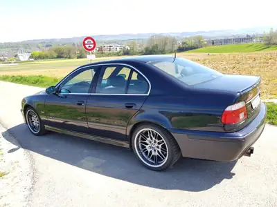 BMW M5 E39 V8 2002 — Berline de légende, 400 ch pure performance — Heckansicht