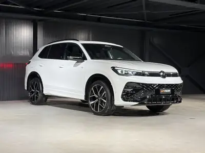 VW Tiguan 2.0 TSI R-Line 4Motion — SUV premium avec cuir intégral et garantie constructeur — tableau de bord