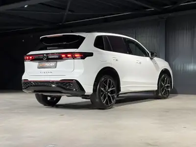 VW Tiguan 2.0 TSI R-Line 4Motion — SUV premium avec cuir intégral et garantie constructeur — Miniature 7
