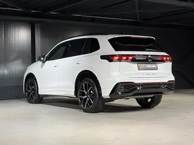 VW Tiguan 2.0 TSI R-Line 4Motion — SUV premium avec cuir intégral et garantie constructeur — Miniature 8