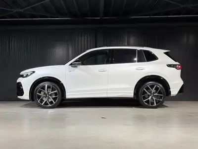 VW Tiguan 2.0 TSI R-Line 4Motion — SUV premium avec cuir intégral et garantie constructeur — Miniature 9
