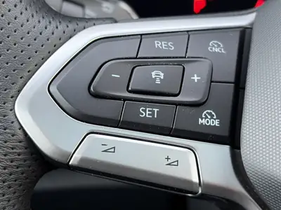 VW Tiguan 2.0 TSI R-Line 4Motion — SUV premium avec cuir intégral et garantie constructeur — Miniature 22