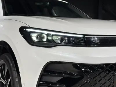VW Tiguan 2.0 TSI R-Line 4Motion — SUV premium avec cuir intégral et garantie constructeur — Miniature 26