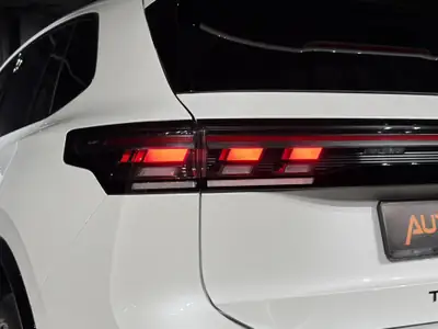VW Tiguan 2.0 TSI R-Line 4Motion — SUV premium avec cuir intégral et garantie constructeur — Miniature 27