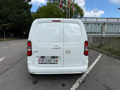 Opel Combo 1.2 Cargo Enjoy — Utilitaire compact fiable, entretien complet réalisé — intérieur