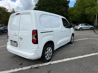 Opel Combo 1.2 Cargo Enjoy — Utilitaire compact fiable, entretien complet réalisé — tableau de bord