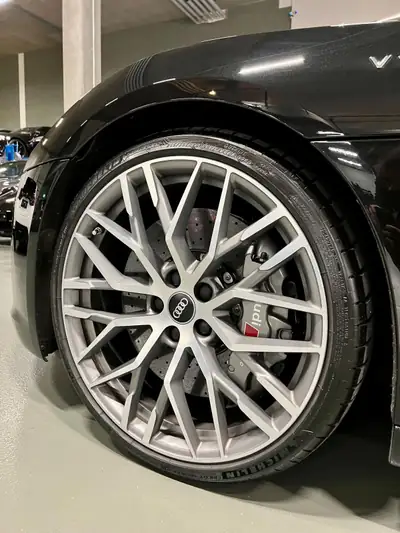 Audi R8 V10 Plus — Supercrue 610 ch, 39'000 km seulement, packs carbone exclusifs — Miniatura 9