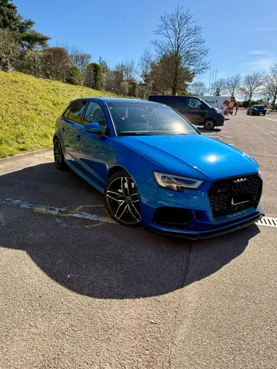 Audi RS3 2.5 T FSI Quattro — Performance 400ch avec échappement Milltek homologué — vista posteriore