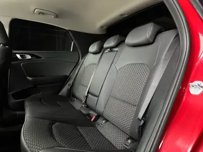 Kia XCeed 1.5 T-GDi DCT — SUV compact sportif, garantie 7 ans, quasi neuf — Miniature 13