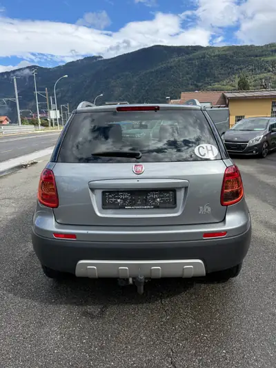FIAT Sedici 2.0 JTD 4WD Dynamic — SUV compact robuste, essence économique et fiable — Miniature 8