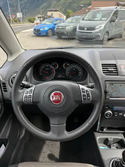 FIAT Sedici 2.0 JTD 4WD Dynamic — SUV compact robuste, essence économique et fiable — Miniature 11