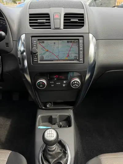 FIAT Sedici 2.0 JTD 4WD Dynamic — SUV compact robuste, essence économique et fiable — Miniature 12