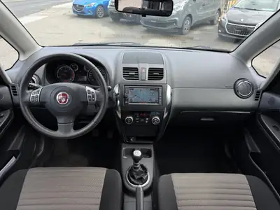 FIAT Sedici 2.0 JTD 4WD Dynamic — SUV compact robuste, essence économique et fiable — Miniature 10