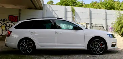 Skoda Octavia 2.0 TSI RS — Break sportif, 220 ch et historique sans sinistre — intérieur