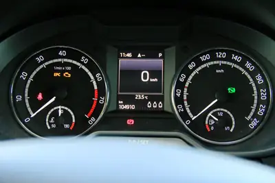 Skoda Octavia 2.0 TSI RS — Break sportif, 220 ch et historique sans sinistre — Miniature 9