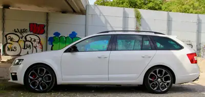 Skoda Octavia 2.0 TSI RS — Break sportif, 220 ch et historique sans sinistre — Miniature 8