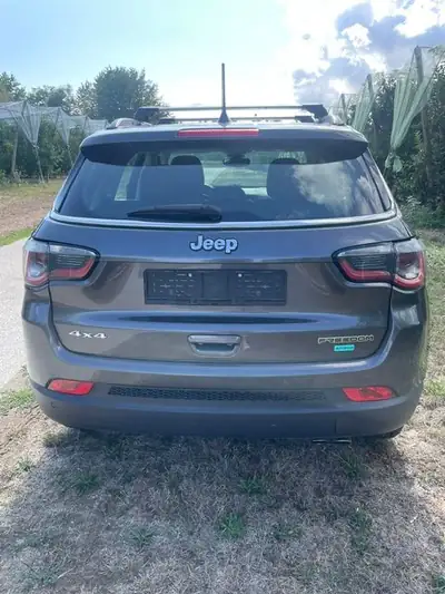 Jeep Compass 1.4 MultiAir Freedom AWD — 4x4 compact automatique, 56 000 km — détail