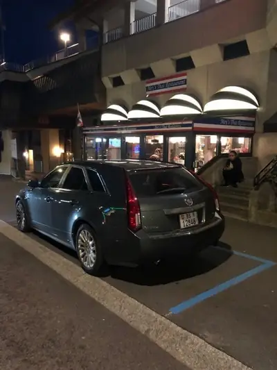 Cadillac CTS 3.6 Sport Luxury AWD — Berline américaine premium, 86'000 km — vista posteriore